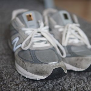 New Balance Men’s 990 V5 Iconic Sneaker🔥